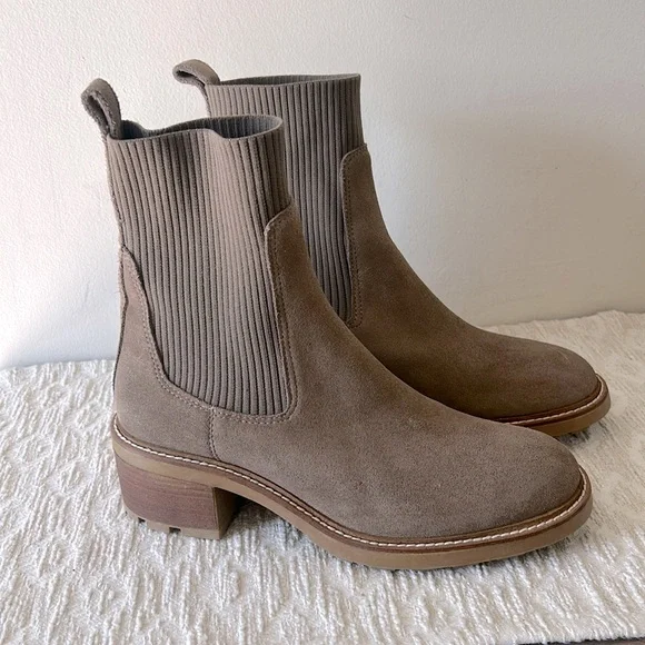 Steve Madden EUC Kiley Chelsea Suede Ankle Boots - Picture 3 of 14